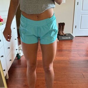 Lululemon hotty hots, size 4, 4in, blue